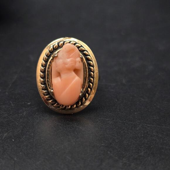 Vintage Peach Carved Cameo Ring Gold Tone Size 6.5 Adjustable - Picture 2 of 11
